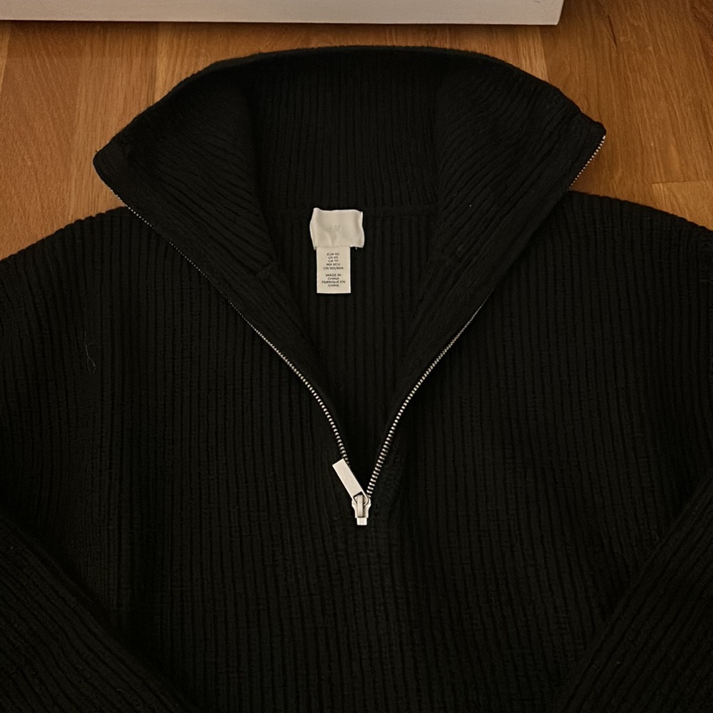 HM Ribbed Knit Side-Slit Half Zip Sweater - Black - Picture 2 of 7